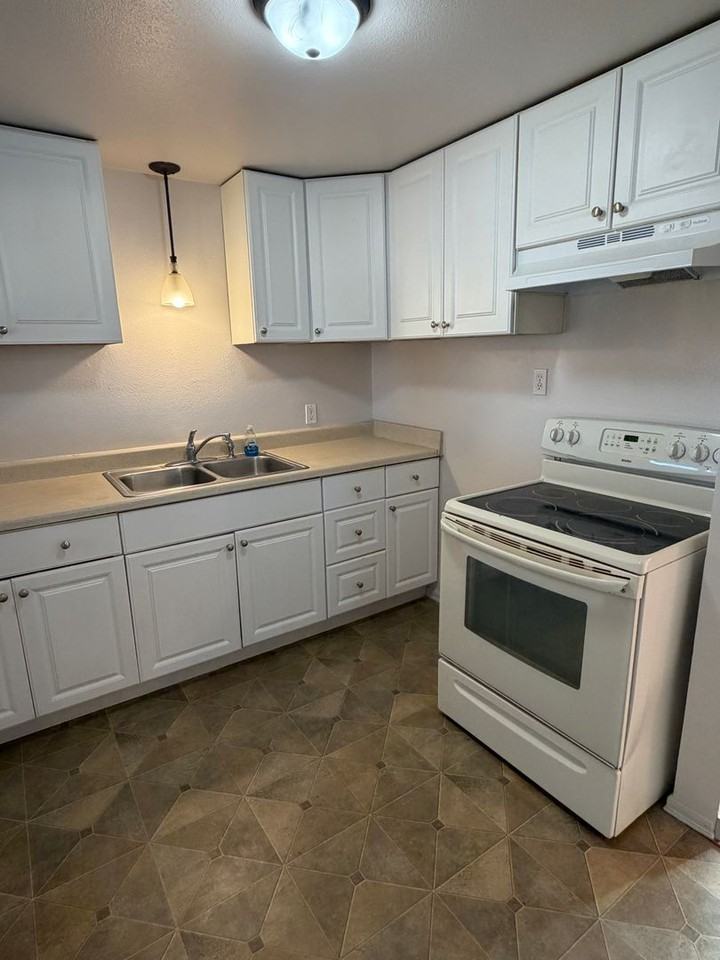 326 N Mattson Dr - Photo 5 of 14