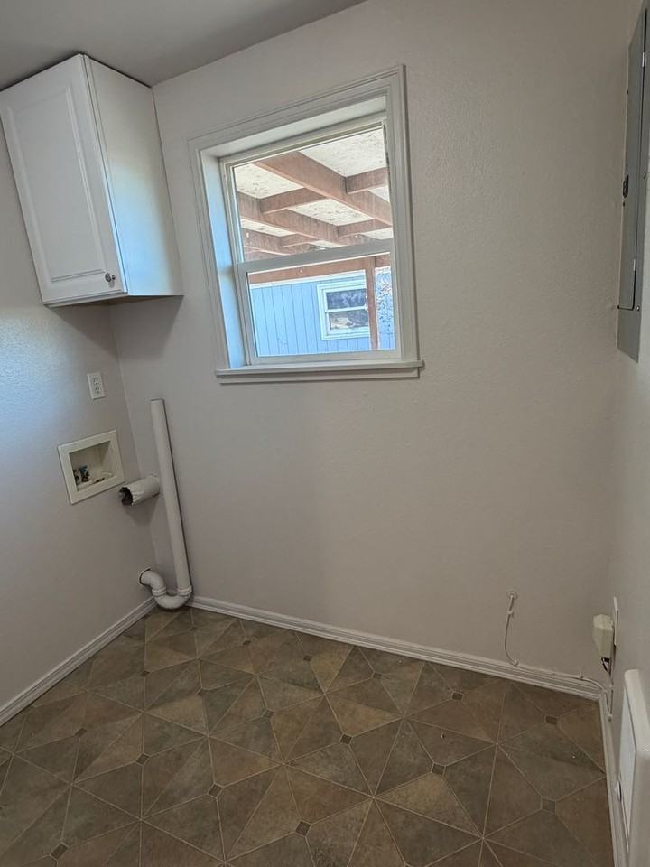 326 N Mattson Dr - Photo 6 of 14