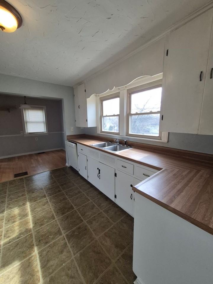 2820 Harvey Ave - Photo 4 of 15