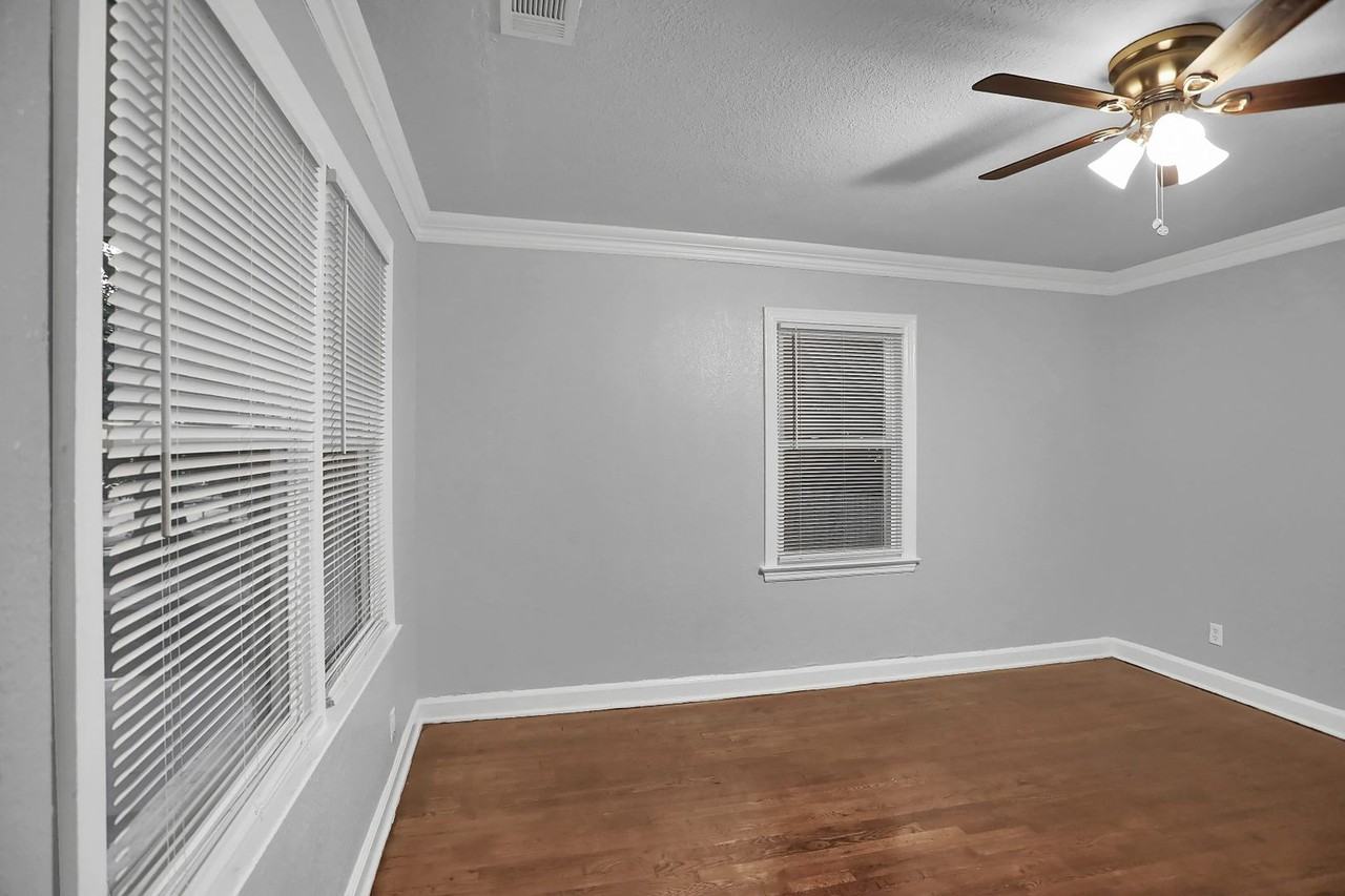 1090 Minor St - Photo 5 of 20