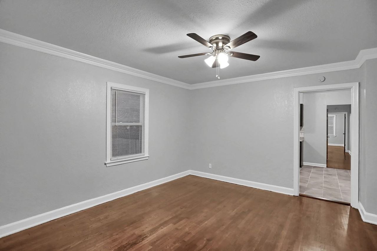 1090 Minor St - Photo 7 of 20