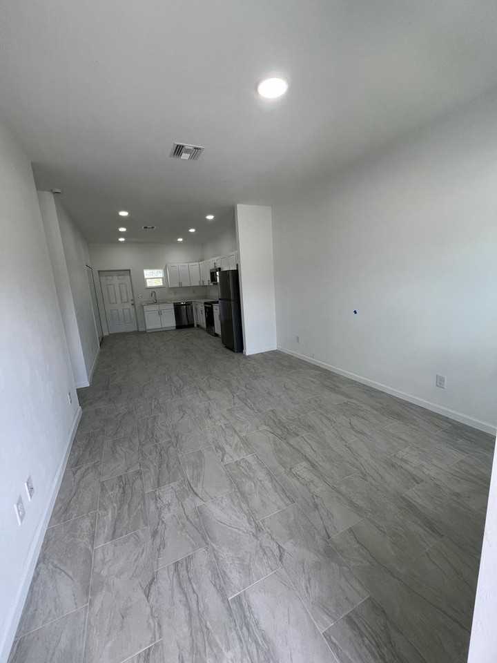 238 E Canal Way Ne - Photo 2 of 11