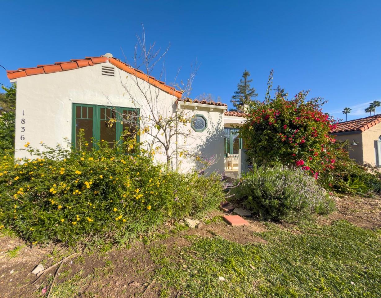 1836 N Michigan Ave - Photo 2 of 25