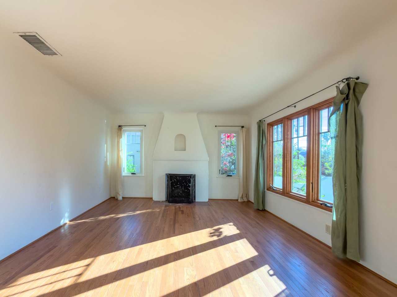 1836 N Michigan Ave - Photo 4 of 25