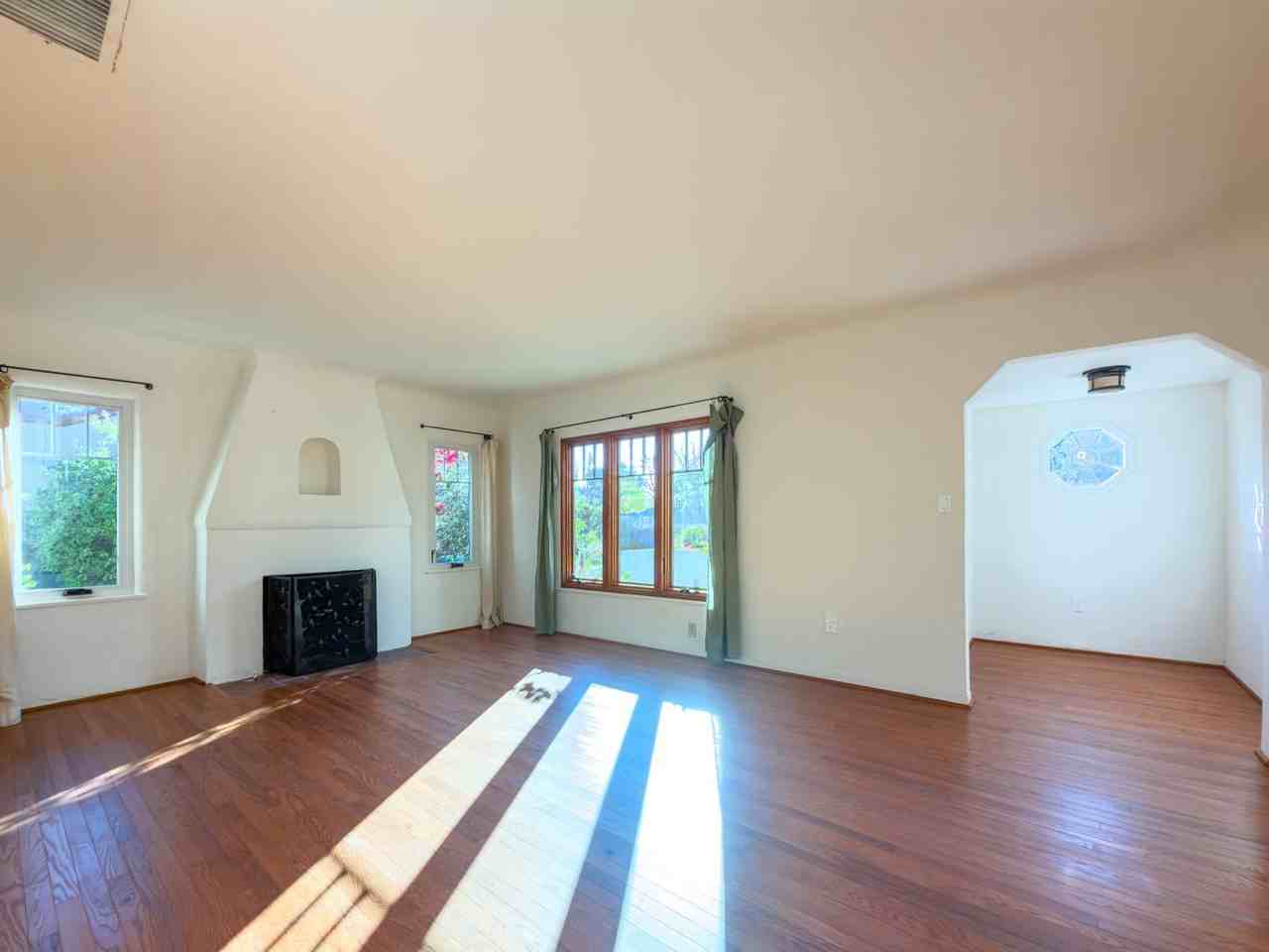 1836 N Michigan Ave - Photo 5 of 25