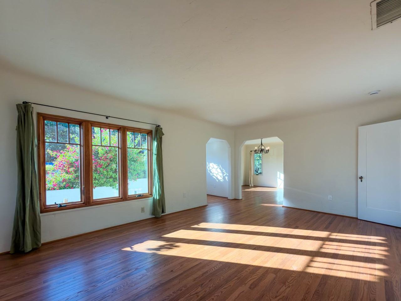 1836 N Michigan Ave - Photo 6 of 25