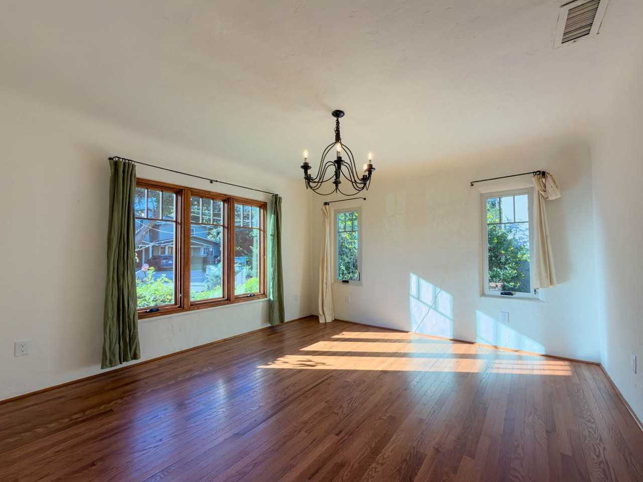 1836 N Michigan Ave - Photo 7 of 25