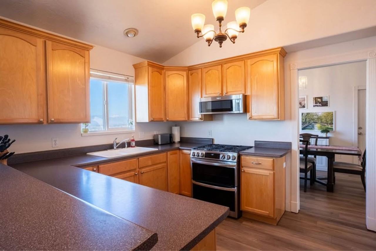 1912 S Oregon Ave - Photo 5 of 40