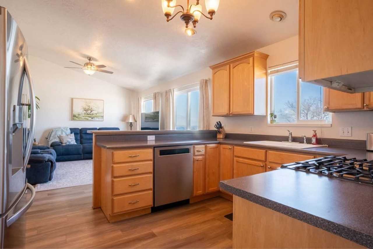 1912 S Oregon Ave - Photo 6 of 40