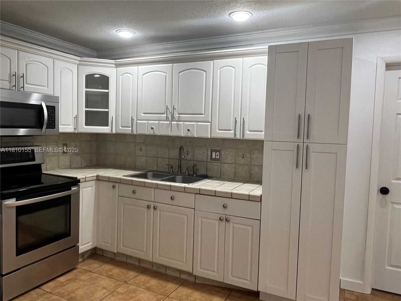 12618 Southwest 211th Terrace - Photo 4 of 33