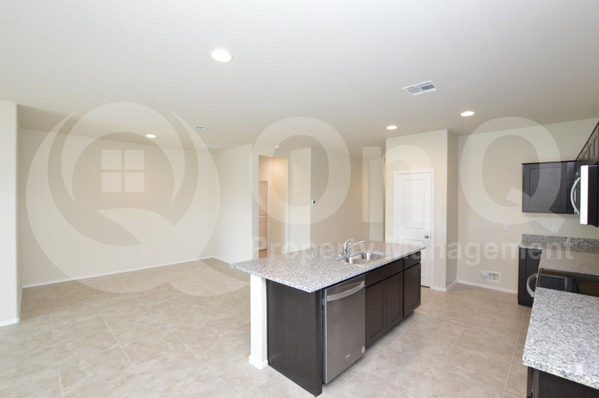 1049 W Chimes Tower Dr - Photo 5 of 22