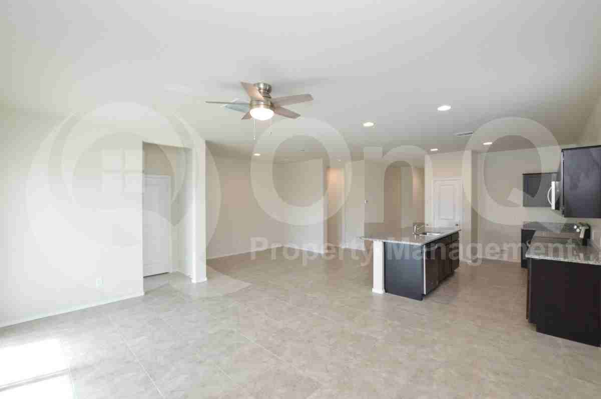 1049 W Chimes Tower Dr - Photo 7 of 22