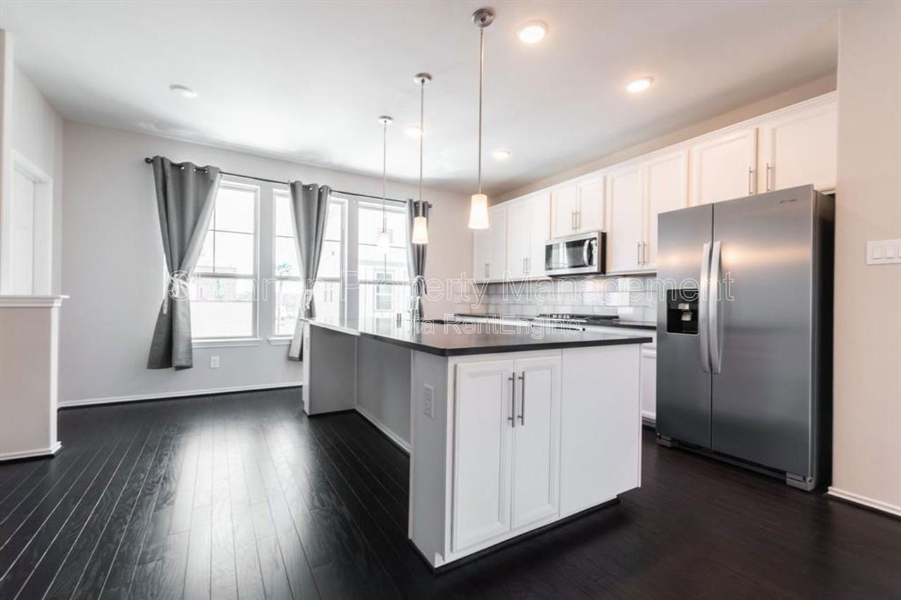 3108 Roseland Terrace Ln - Photo 5 of 12