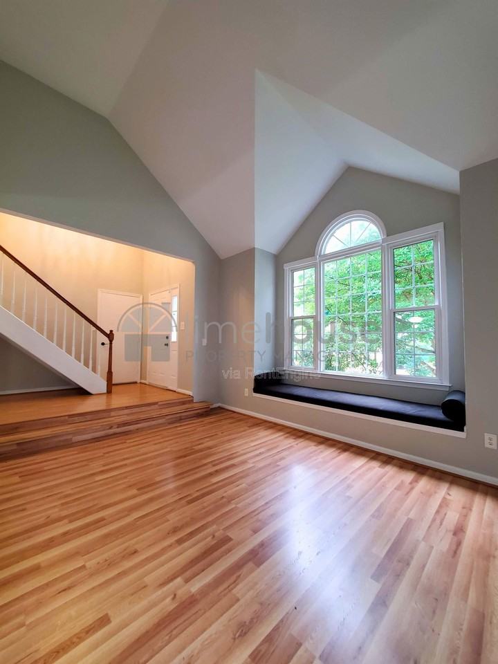 909 Brandon Quay - Photo 4 of 27