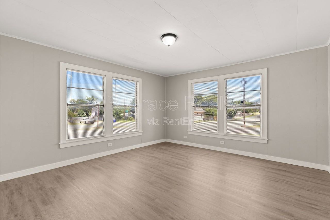 1801 Reuter Ave - Photo 6 of 20