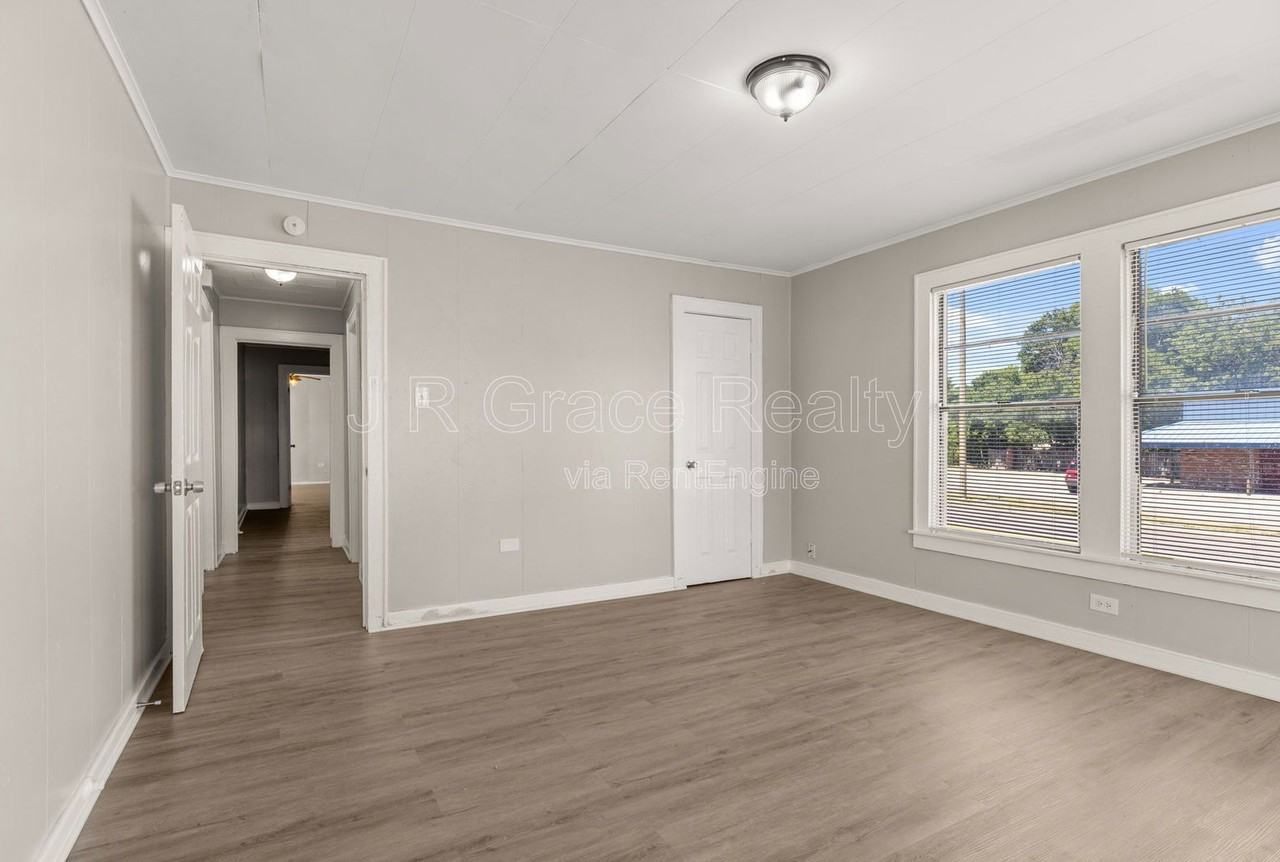 1801 Reuter Ave - Photo 7 of 20