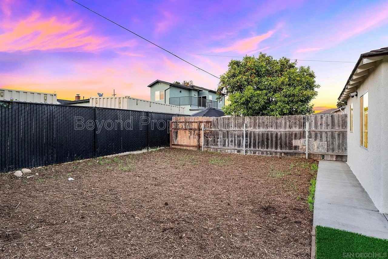 1308 49th St - Photo 2 of 13