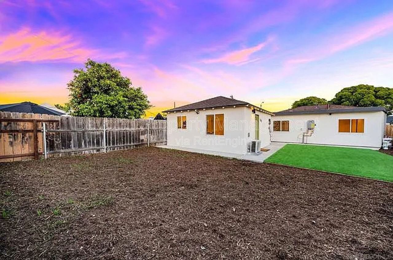 1308 49th St - Photo 4 of 13