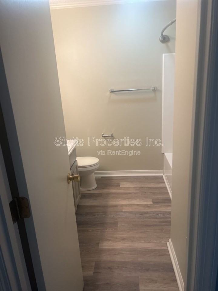 321 W Irvine Ave #E - Photo 3 of 4