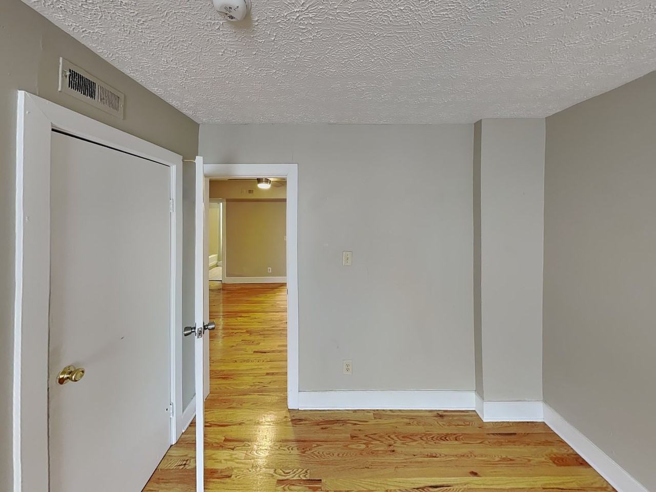 77 1/2 E 7th Ave - Photo 4 of 9