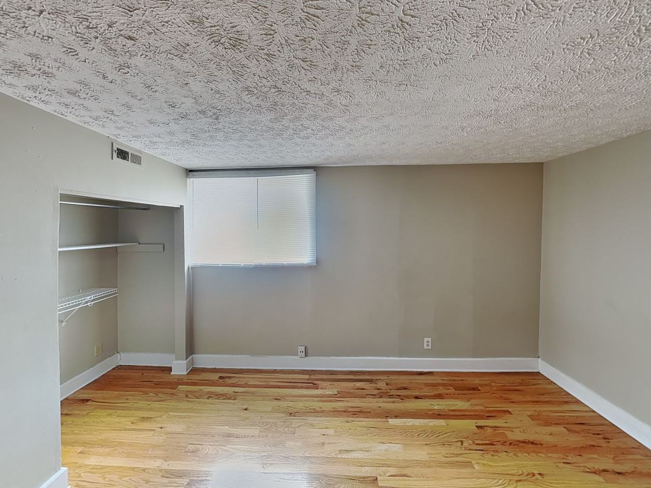 77 1/2 E 7th Ave - Photo 6 of 9