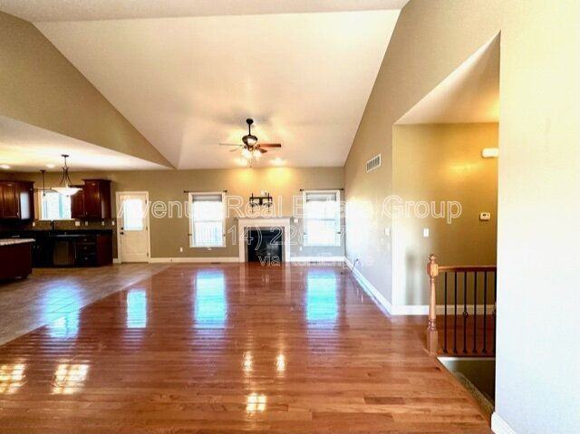 304 Dalton Ct - Photo 2 of 17