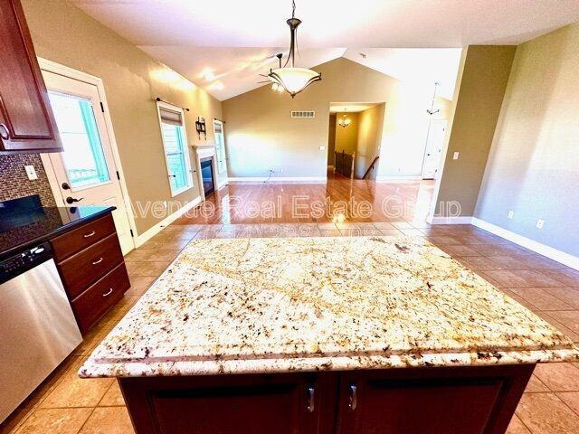 304 Dalton Ct - Photo 5 of 17