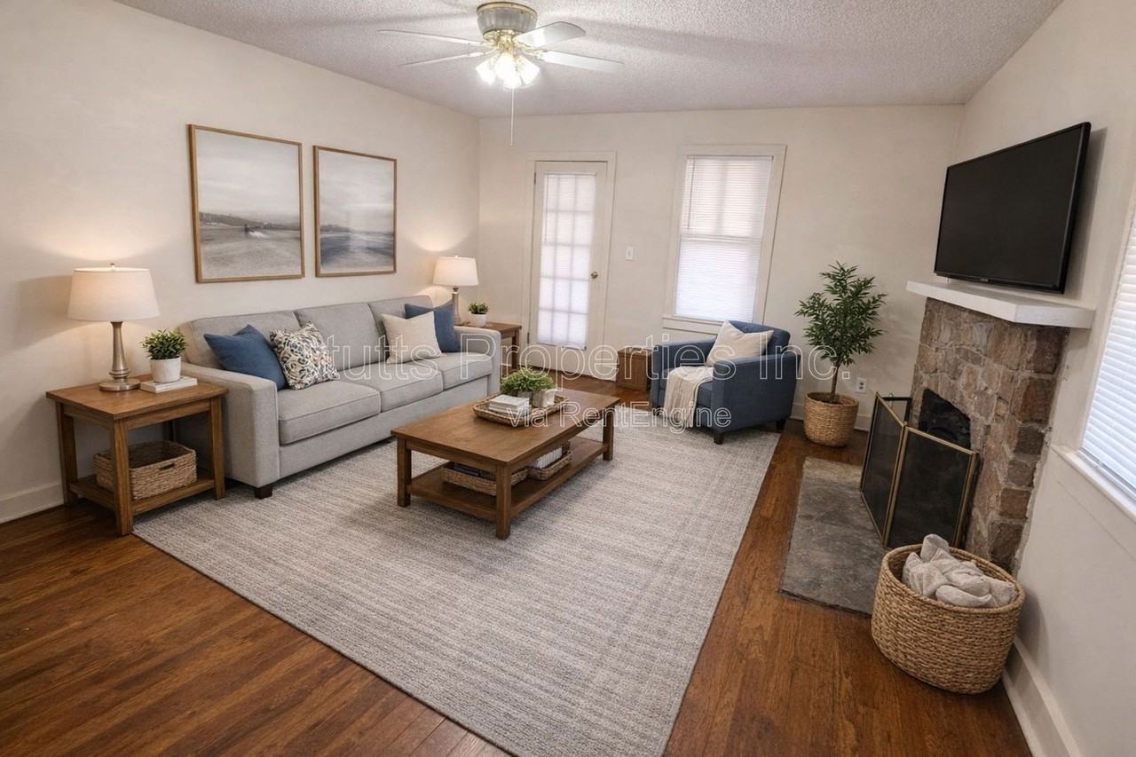 903 E 8th St - Photo 2 of 7