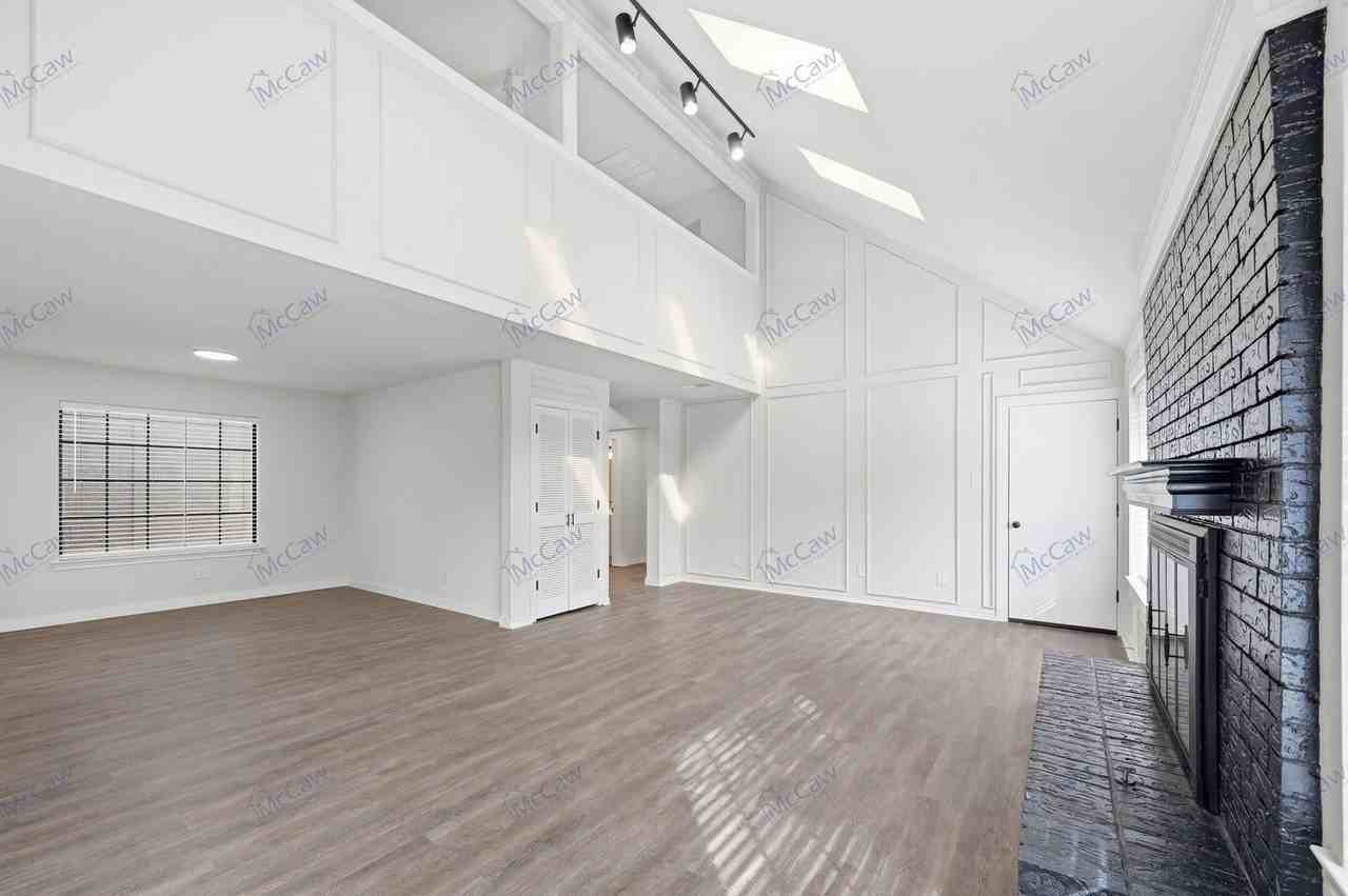 5028 Groom Ln - Photo 2 of 24