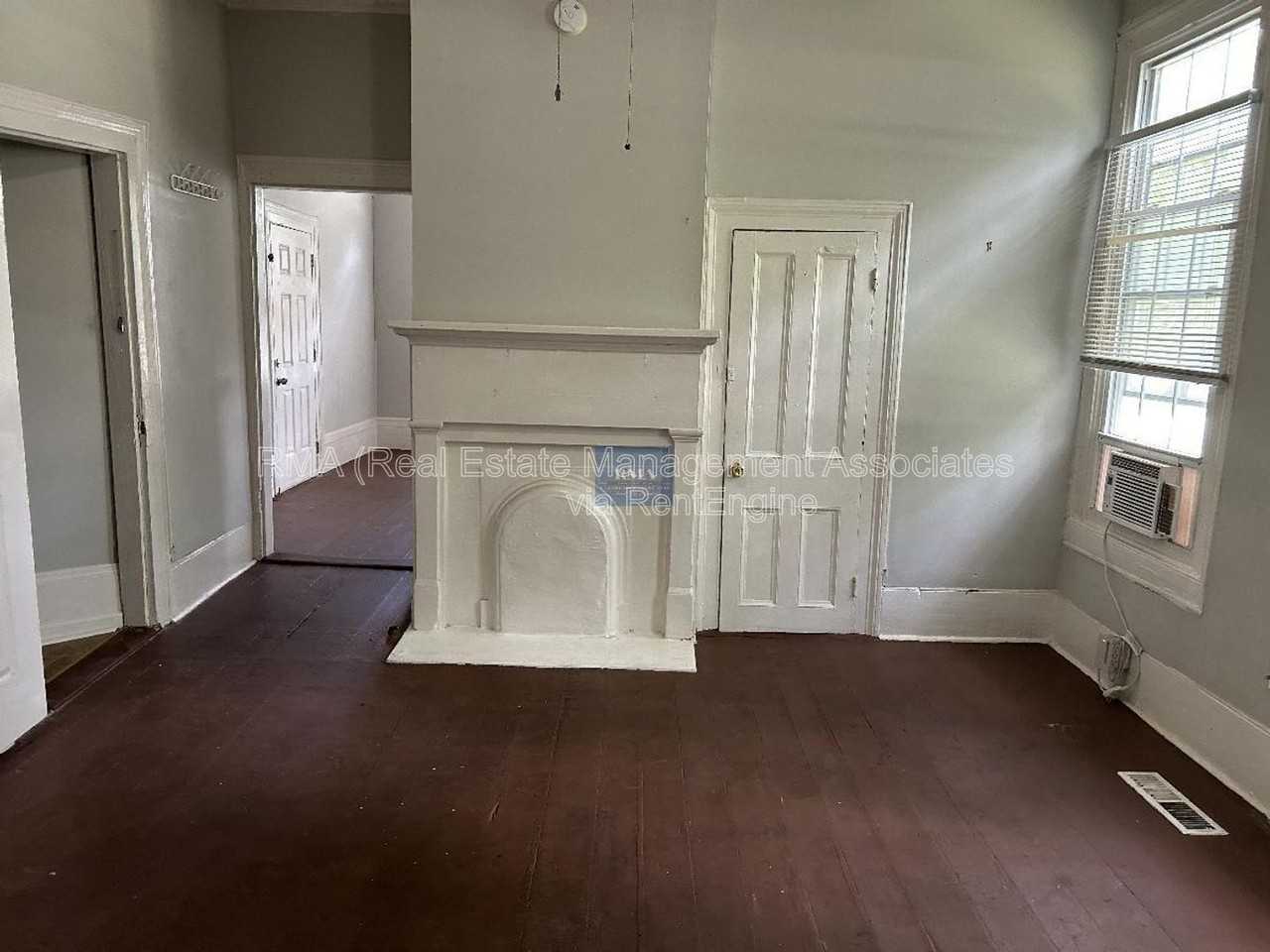 738 W Poplar St #1 - Photo 4 of 6