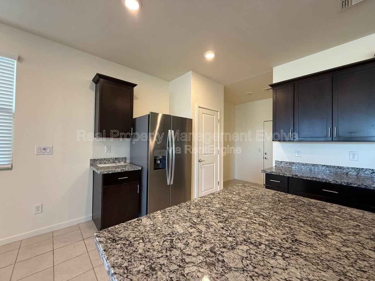 12538 W Orangewood Ave - Photo 7 of 27