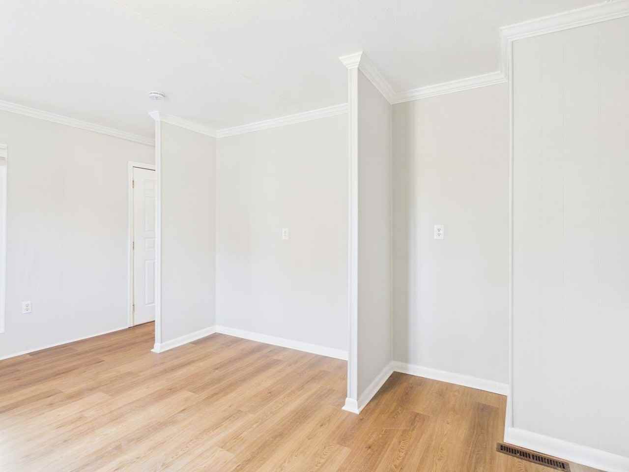 3426 Delaware Ave - Photo 7 of 21