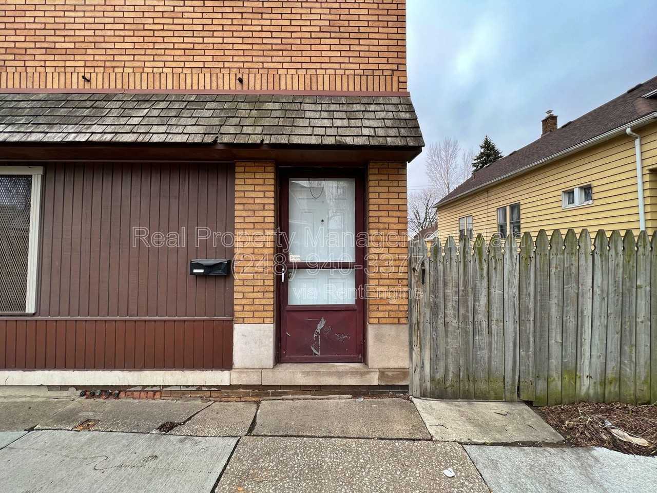 7107 Saint John St - Photo 2 of 11