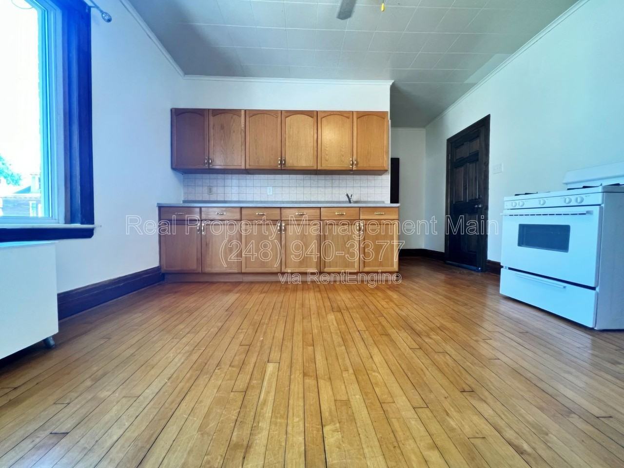 7107 Saint John St - Photo 4 of 11