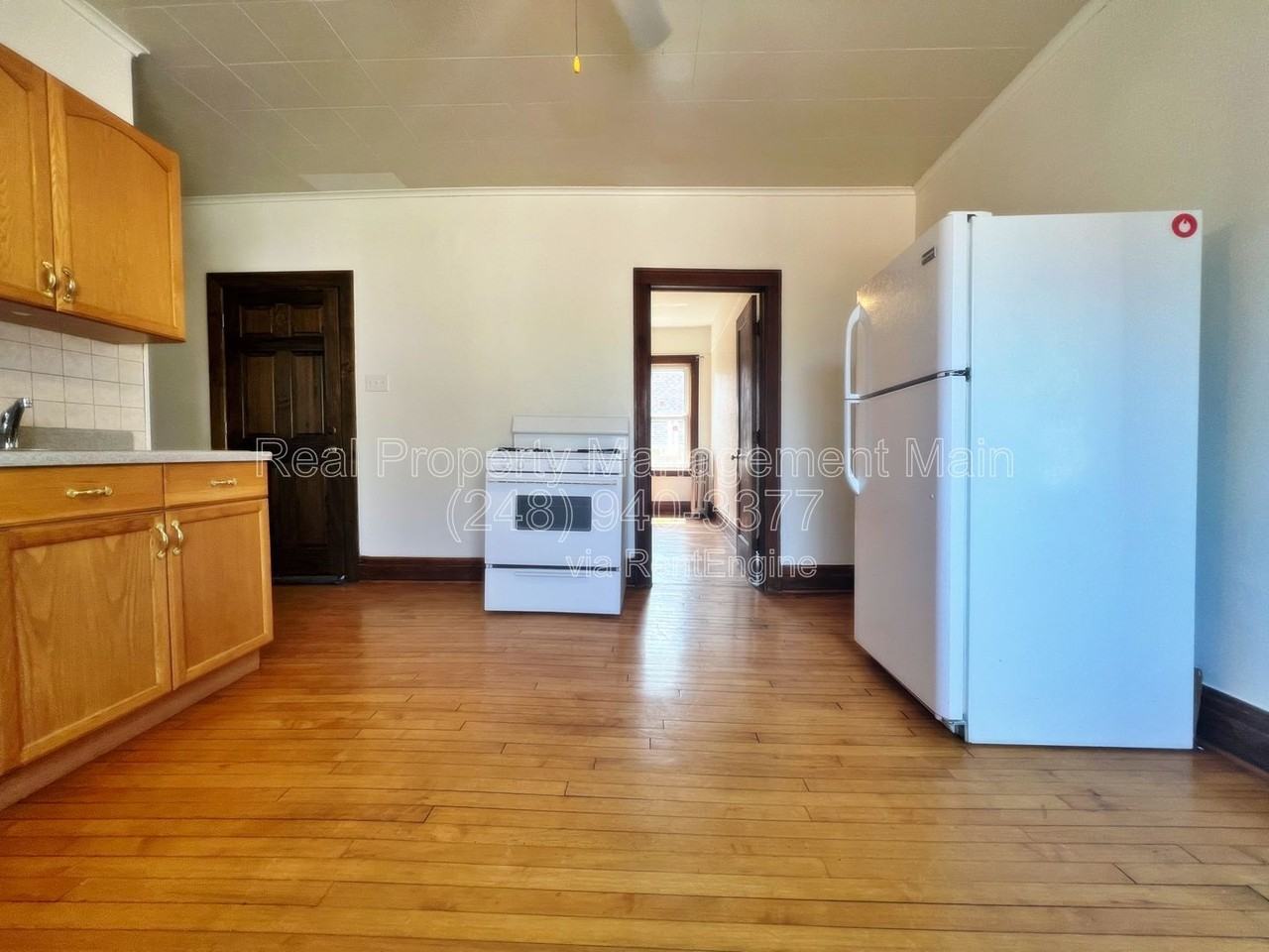 7107 Saint John St - Photo 5 of 11