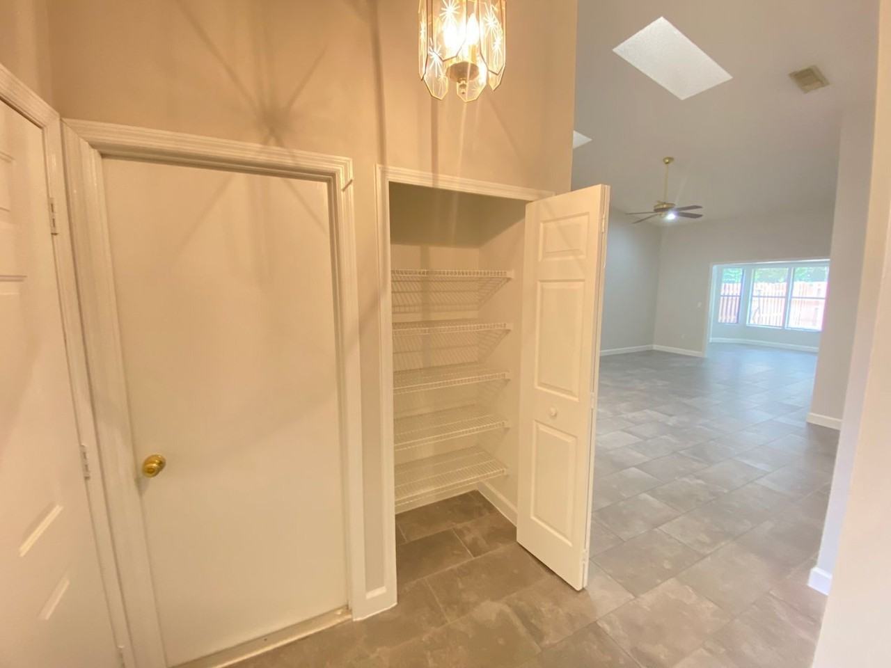 208 Egret Ct - Photo 6 of 29