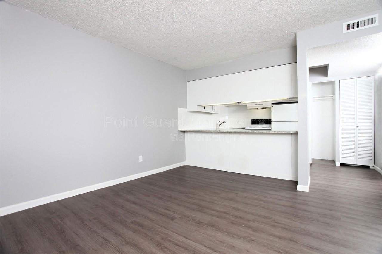 1717 N Vassar Ave #303 - Photo 4 of 18