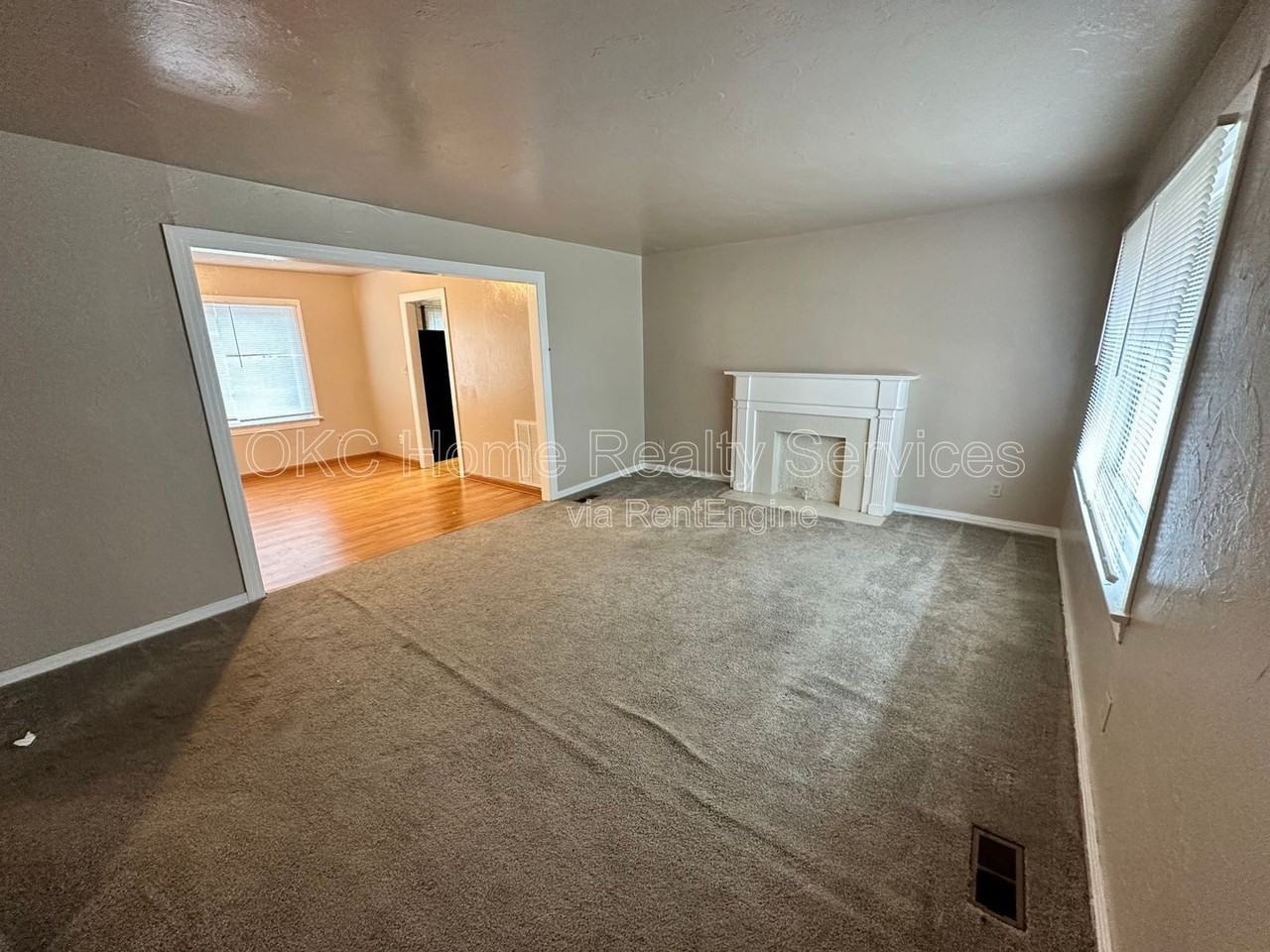 1216 Ne 42nd St - Photo 2 of 15
