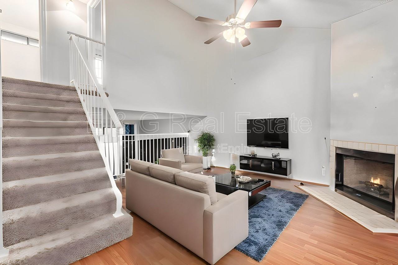 921 W University Dr #1087