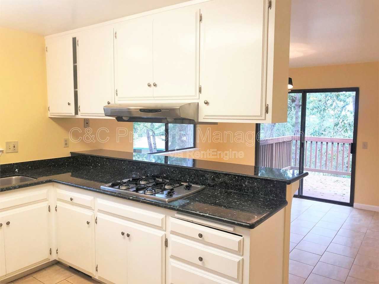 4084 Los Altos Dr - Photo 4 of 15