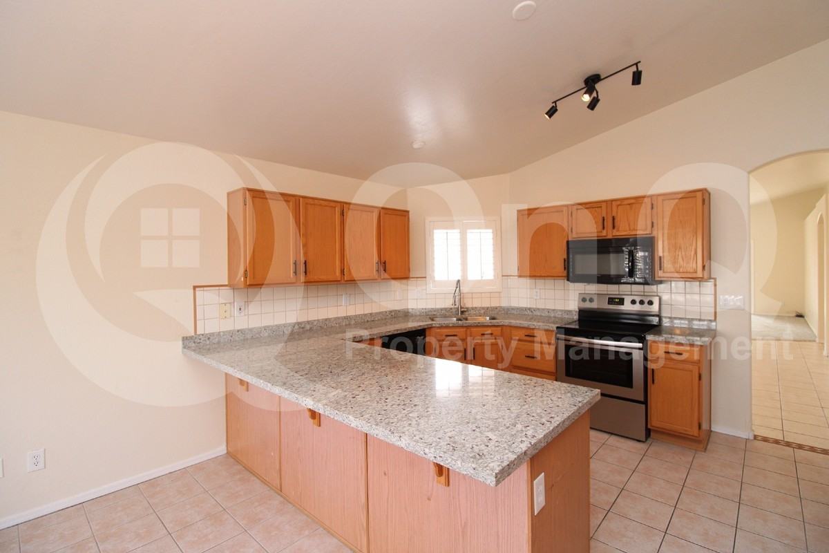 1801 E Buffalo St - Photo 4 of 24