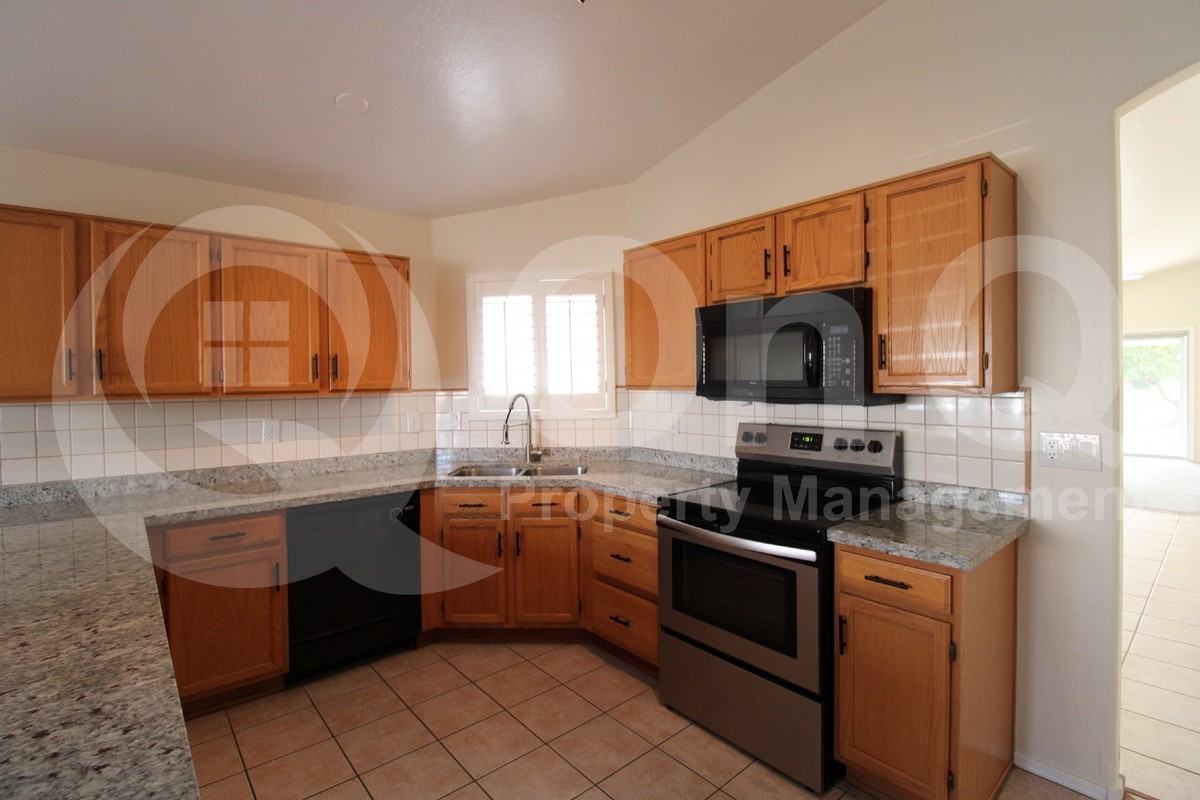 1801 E Buffalo St - Photo 5 of 24