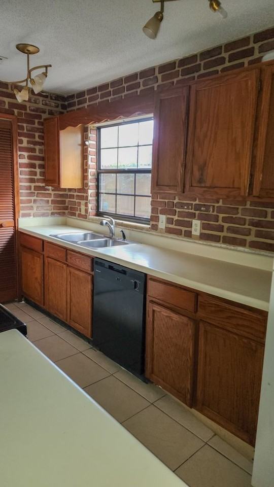 486 Tamarack St - Photo 5 of 15