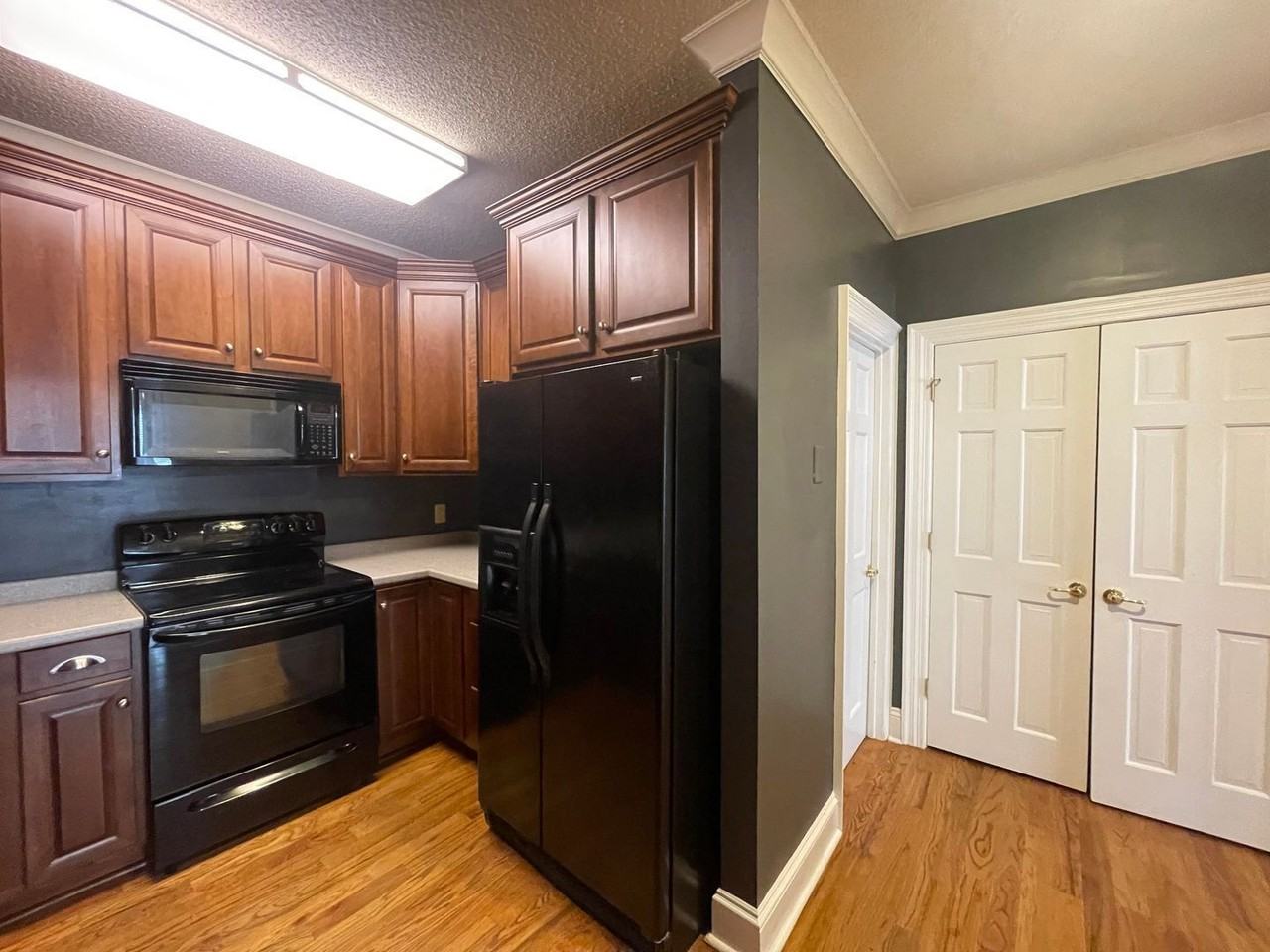 175 Corbin Ave - Photo 5 of 20