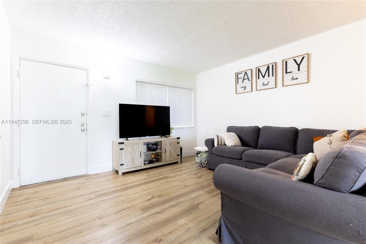 8500 Southwest 133rd Avenue Road #111 - Photo 6 of 12