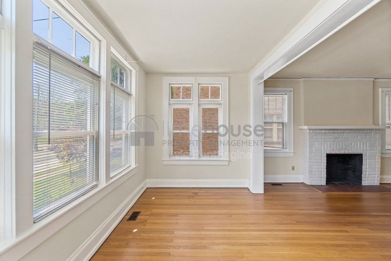 1706 Hampton Blvd #1 - Photo 3 of 31