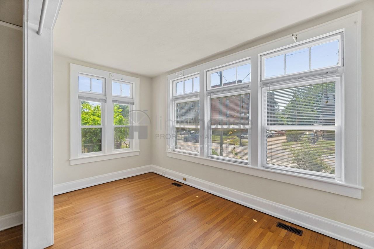 1706 Hampton Blvd #1 - Photo 6 of 31