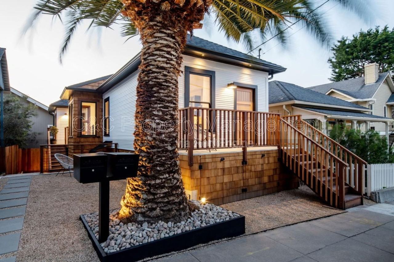 318 18th St #B - Photo 2 of 13