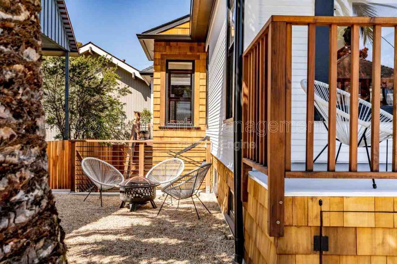 318 18th St #B - Photo 4 of 13