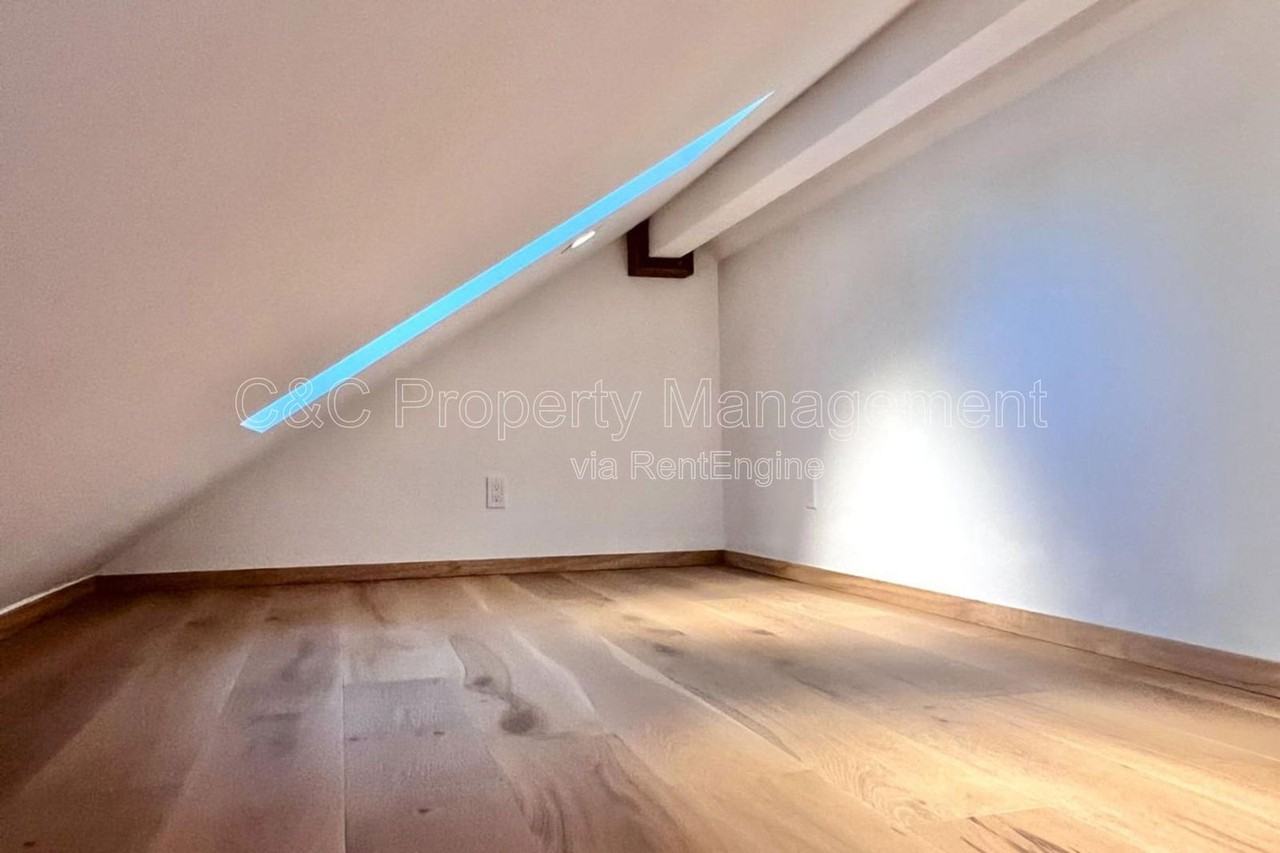 318 18th St #B - Photo 7 of 13